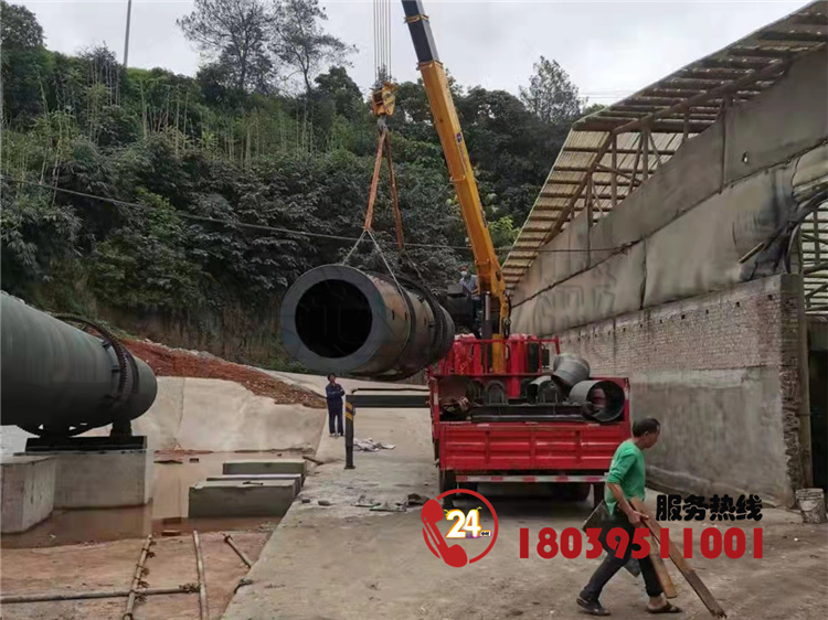 四川客戶小型有機(jī)肥顆粒生產(chǎn)線安裝現(xiàn)場(chǎng)